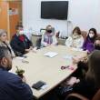 Foto para todos verem, um grupo de pessoas sentados na sala de reuniões com a equipe técnica da FADERS, Presidente Patricia Lisboa , Liza Cencia Secretaria e o Presidente da FADERS Marquinho Lang fim da descrição! 